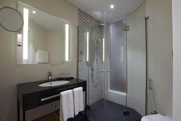 Imagen de la habitación del Hotel IntercityHotel Dubai Jaddaf Waterfront. Foto 8