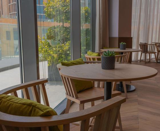 Imagen del bar/restaurante del Hotel IntercityHotel Dubai Jaddaf Waterfront. Foto 2