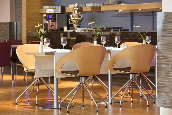 Imagen del bar/restaurante del Hotel Intercityhotel Bonn. Foto 7