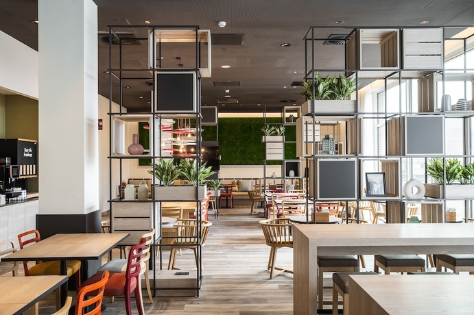 Imagen del bar/restaurante del Hotel Intercityhotel Breda. Foto 3