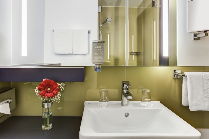 Imagen de la habitación del Hotel Intercityhotel Frankfurt Airport. Foto 11