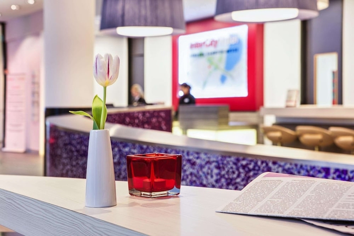 Imagen de los interiores del Hotel Intercityhotel Hamburg Dammtor-messe. Foto 18