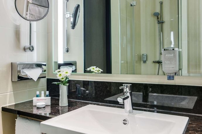 Imagen de la habitación del Hotel Intercityhotel Hamburg Dammtor-messe. Foto 16