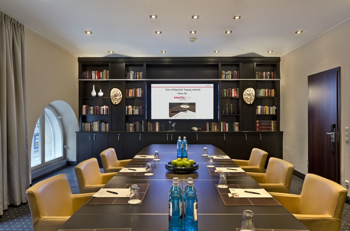 Imagen de los interiores del Hotel Intercityhotel München. Foto 13