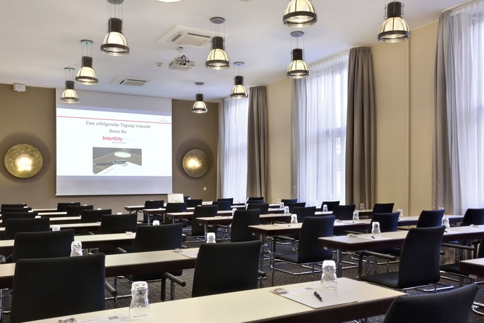 Imagen de los interiores del Hotel Intercityhotel München. Foto 14