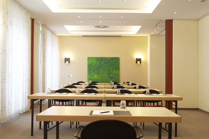 Imagen de los interiores del Hotel Intercityhotel Nürnberg. Foto 8