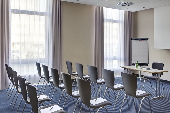 Imagen de los interiores del Hotel Intercityhotel Ulm. Foto 14