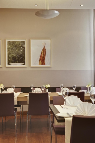 Imagen del bar/restaurante del Hotel Intercityhotel Ulm. Foto 3