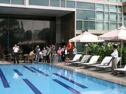 Imagen de la piscina del Hotel Intercontinental Asiana Saigon Residences. Foto 7
