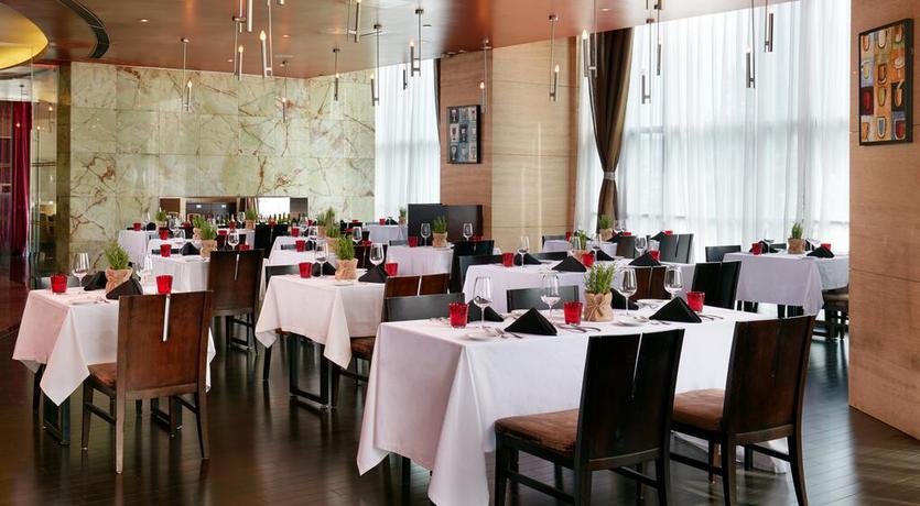 Imagen del bar/restaurante del Hotel Intercontinental Beijing Beichen, An Ihg. Foto 3