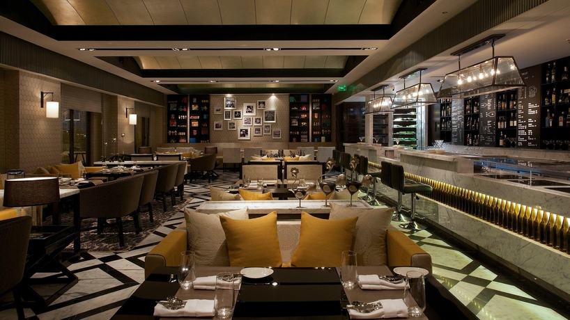 Imagen del bar/restaurante del Hotel Intercontinental Marine Drive Mumbai, An Ihg. Foto 11