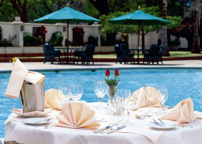 Imagen de la piscina del Hotel Intercontinental Nairobi. Foto 16