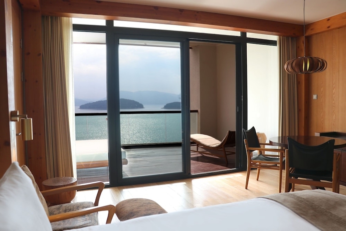 Imagen de la habitación del Hotel Intercontinental One Thousand Island Lake Resort. Foto 10