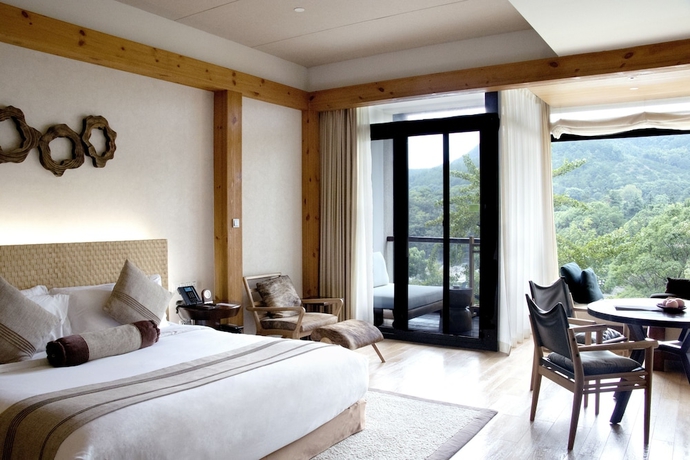 Imagen de la habitación del Hotel Intercontinental One Thousand Island Lake Resort. Foto 17