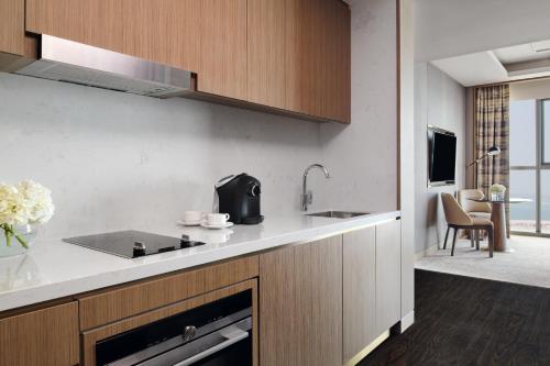 Imagen de la habitación del Hotel Intercontinental Residences Abu Dhabi, An Ihg. Foto 19