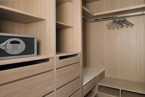 Imagen de la habitación del Hotel Intercontinental Residences Abu Dhabi, An Ihg. Foto 20