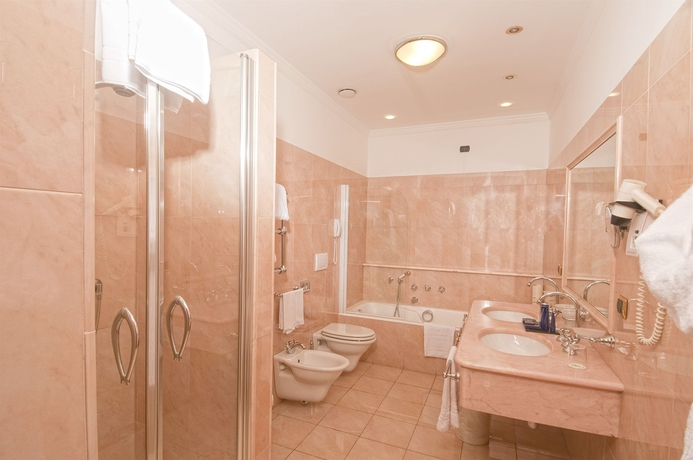 Imagen de la habitación del Hotel Intercontinental Rome Ambasciatori Palace, An Ihg. Foto 7