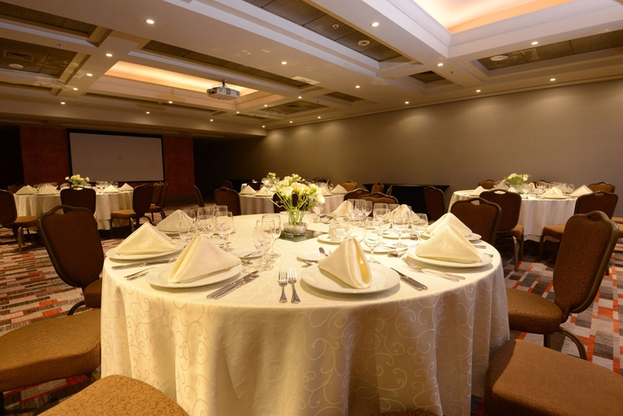 Imagen del bar/restaurante del Hotel Intercontinental Santiago. Foto 2