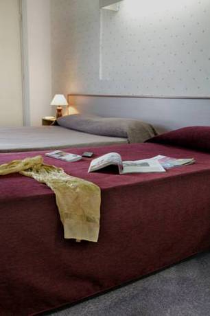 Imagen de la habitación del Hotel Inter-hotel Argentan Ari&egrave;s. Foto 6