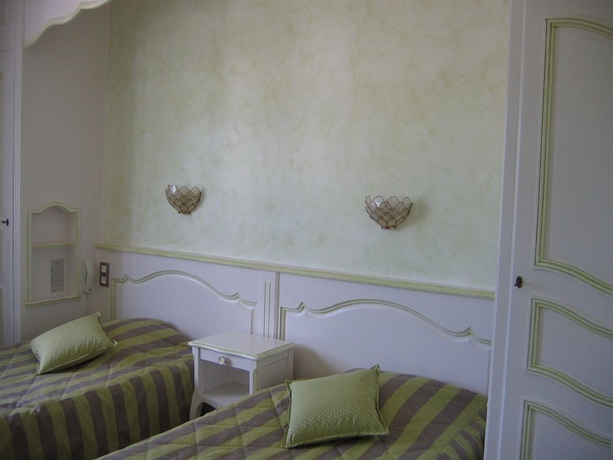 Imagen de la habitación del Hotel Inter-hotel Du Commerce. Foto 2