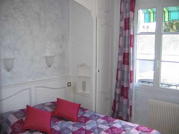 Imagen de la habitación del Hotel Inter-hotel Du Commerce. Foto 3