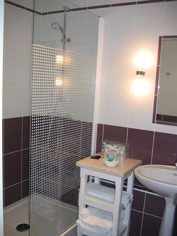 Imagen de la habitación del Hotel Inter-hotel Du Commerce. Foto 4