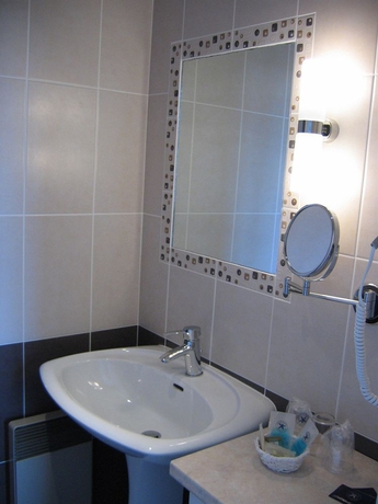 Imagen de la habitación del Hotel Inter-hotel Du Commerce. Foto 6