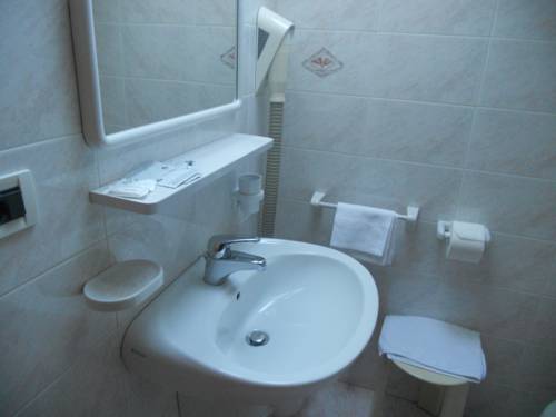 Imagen de la habitación del Hotel Interhotel. Foto 13