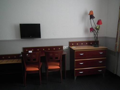 Imagen de la habitación del Hotel Inter-hotel La Roche-sur-yon Est Le Moulin Neuf. Foto 9