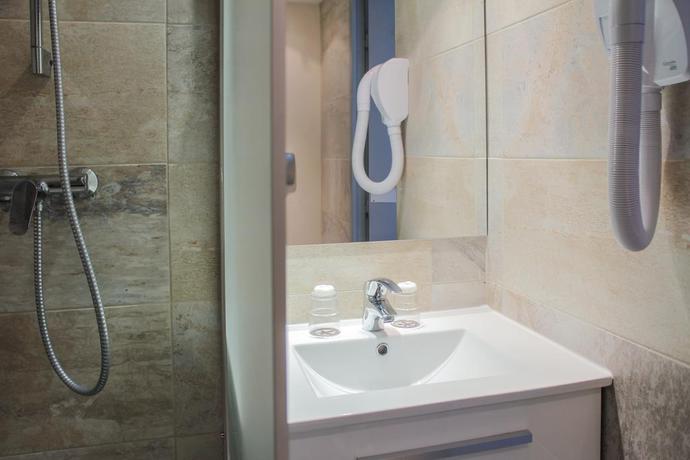 Imagen de la habitación del Hotel Inter-hotel Parc Des Expositions. Foto 5