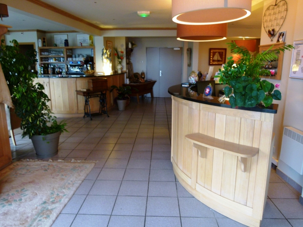 Imagen de los interiores del Hotel Inter-hotel Salers Le Gerfaut. Foto 7