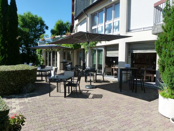 Imagen del bar/restaurante del Hotel Inter-hotel Salers Le Gerfaut. Foto 3