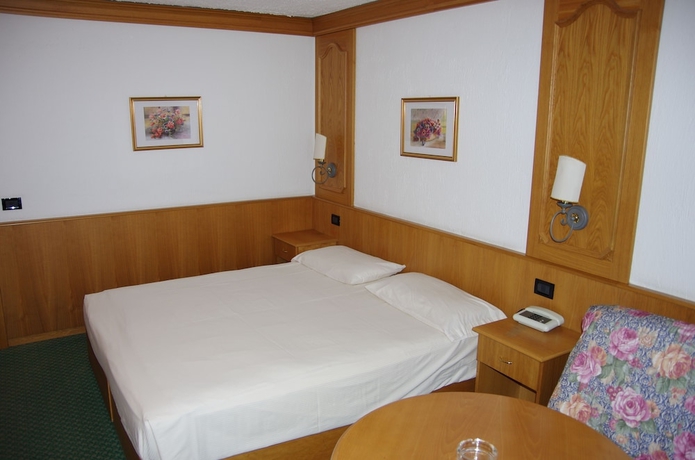 Imagen de la habitación del Hotel Intermonti. Foto 7