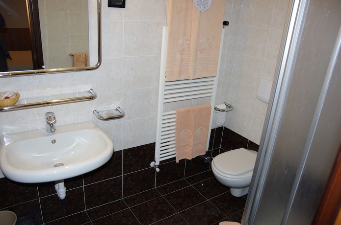 Imagen de la habitación del Hotel Intermonti. Foto 14