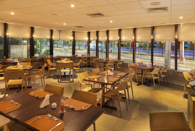 Imagen del bar/restaurante del Hotel Internacional Palace. Foto 3