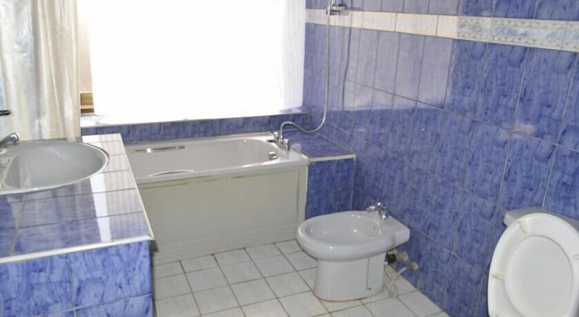 Imagen de la habitación del Hotel International 2000. Foto 15