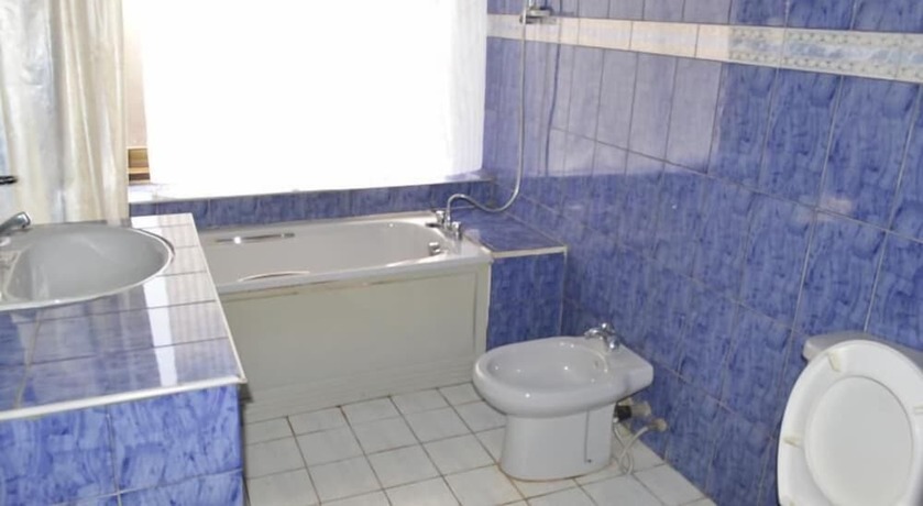 Imagen de la habitación del Hotel International 2000. Foto 21