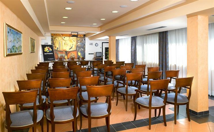 Imagen de los interiores del Hotel International, Acquaviva Picena. Foto 13