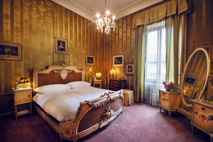 Imagen de los interiores del Hotel International Au Lac Historic Lakeside. Foto 15