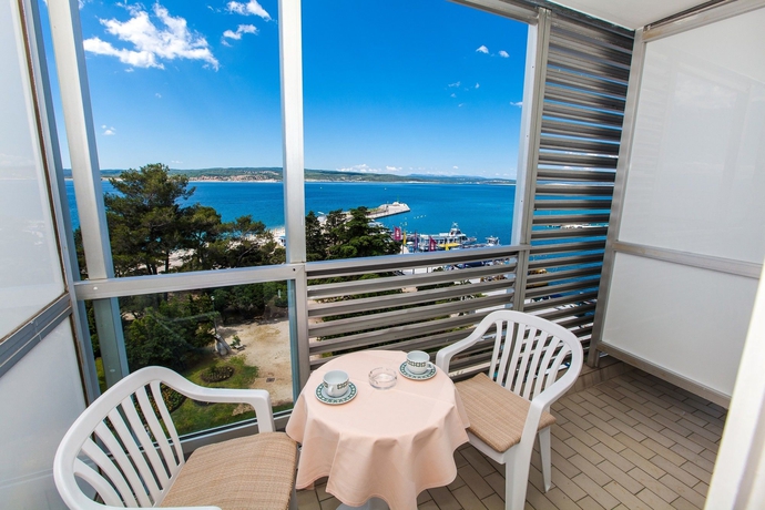 Imagen de la habitación del Hotel International, Crikvenica. Foto 10