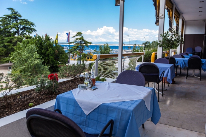 Imagen del bar/restaurante del Hotel International, Crikvenica. Foto 4
