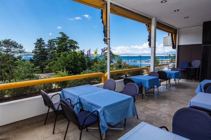Imagen del bar/restaurante del Hotel International, Crikvenica. Foto 6