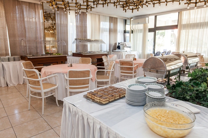 Imagen del bar/restaurante del Hotel International, Crikvenica. Foto 9