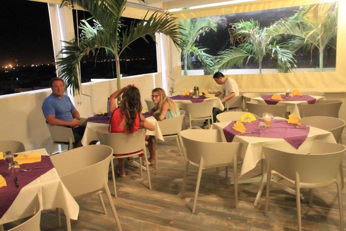 Imagen del bar/restaurante del Hotel International Dakar. Foto 2