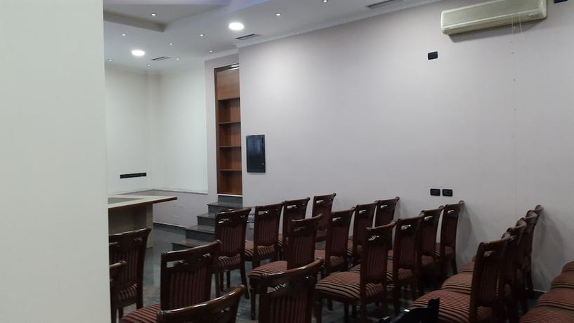 Imagen de los interiores del Hotel International, Fier. Foto 19