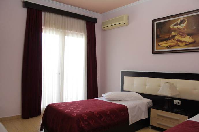 Imagen de la habitación del Hotel International, Fier. Foto 12