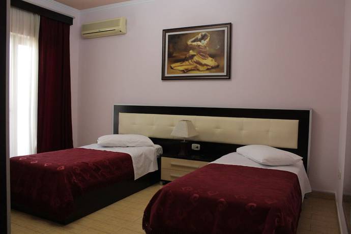 Imagen de la habitación del Hotel International, Fier. Foto 16