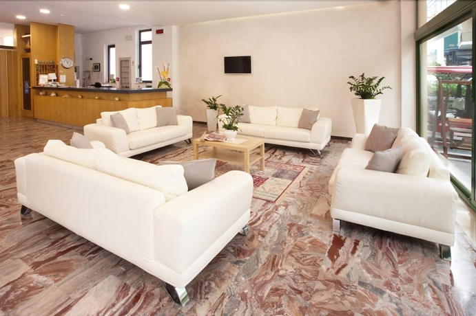 Imagen de los interiores del Hotel International, Gabicce Mare. Foto 17