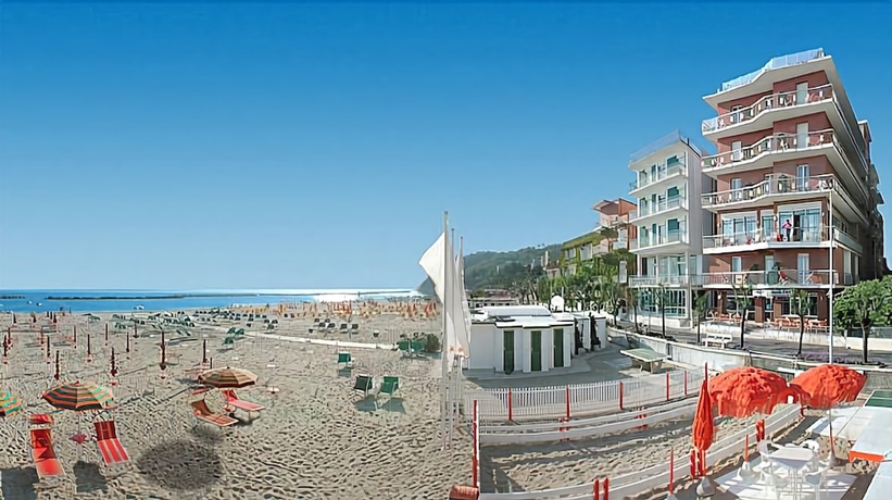 Imagen de los exteriores del Hotel International, Gabicce Mare. Foto 11