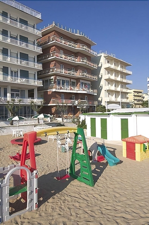 Imagen de los exteriores del Hotel International, Gabicce Mare. Foto 12